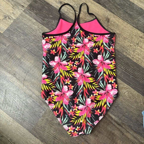 Hurley girls one piece swimsuit floral print
Colorful hot pink - Picture 3 of 7